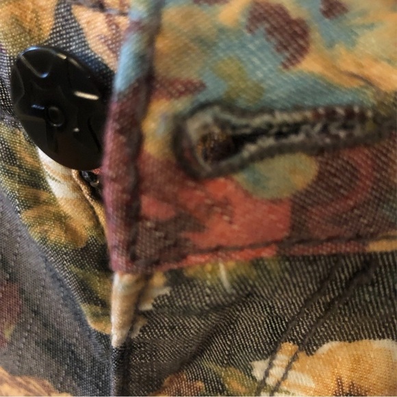 Xhilaration Dark Floral Pocketed Straight Legged Stretch Jeans Size 3 - Picture 3 of 9